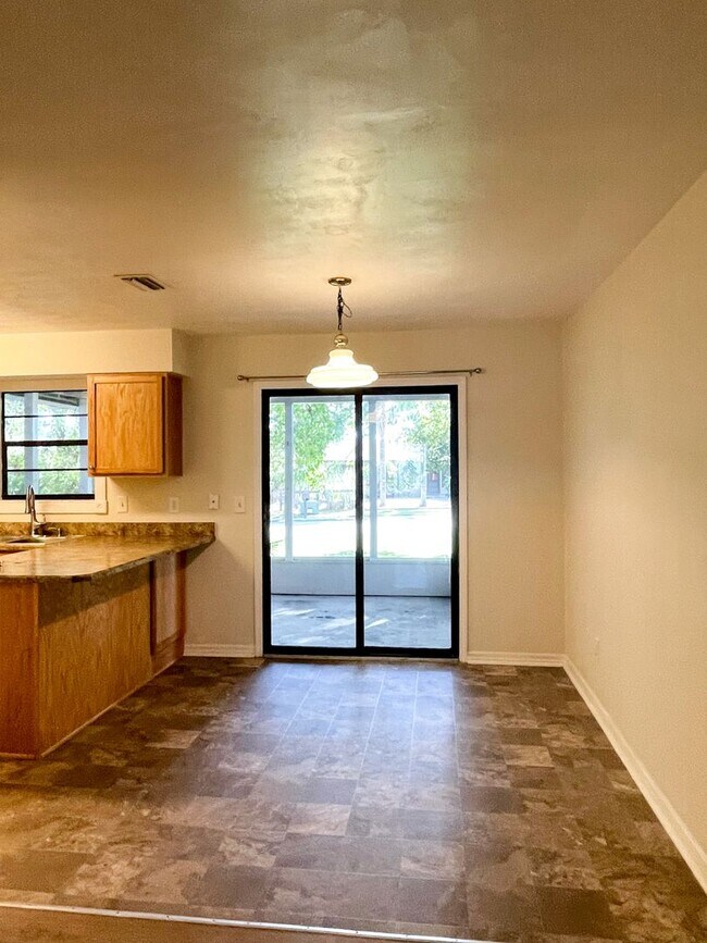 Building Photo - 3 bed 2 bath Single Family Home in Port Orange