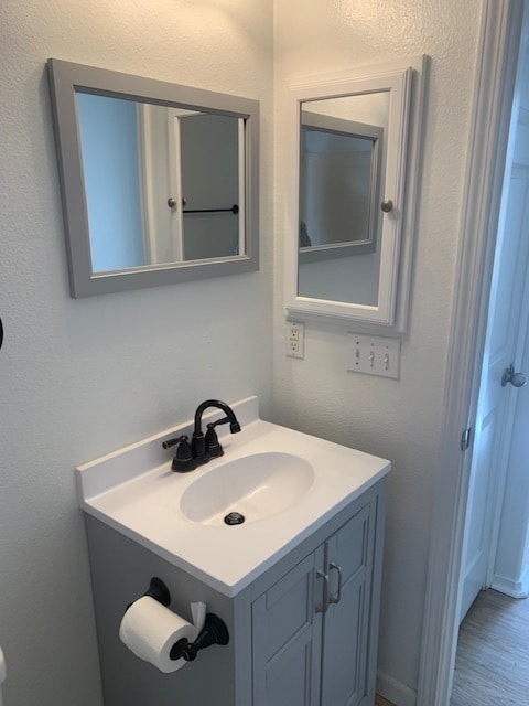 Building Photo - 310 Eas - 1Unit 8-