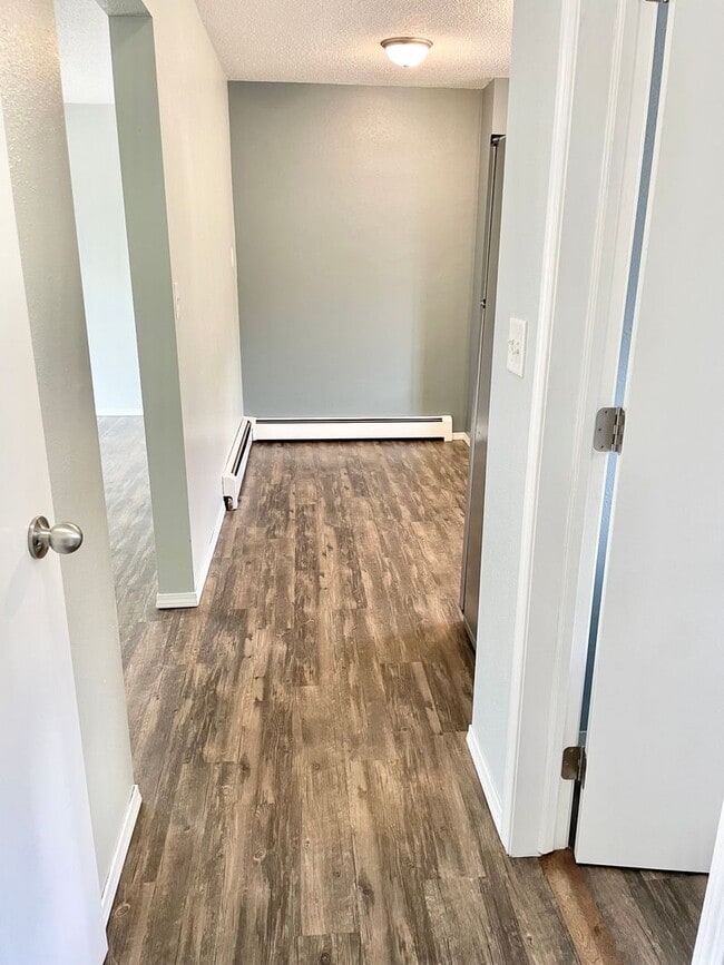 Building Photo - 2 Bedroom 1 Bath Duplex - South Fargo
