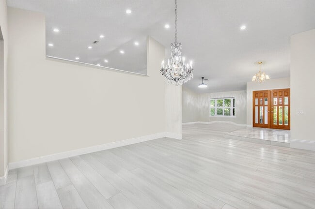 Building Photo - 4256 Gleneagles Dr