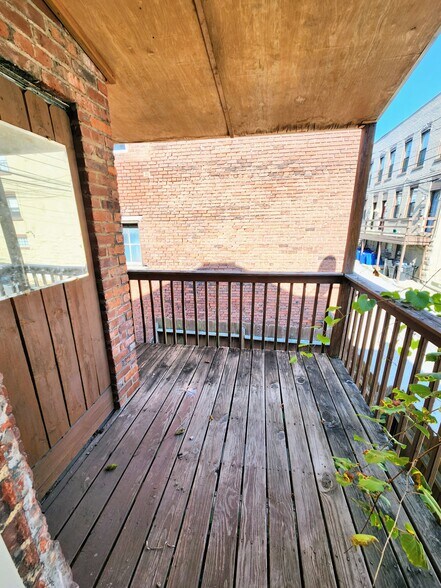 Building Photo - 311 37th St