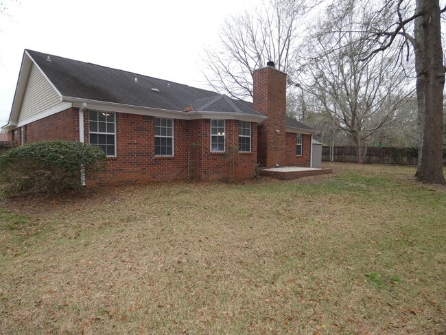 Building Photo - Spacious 3-Bedroom Home