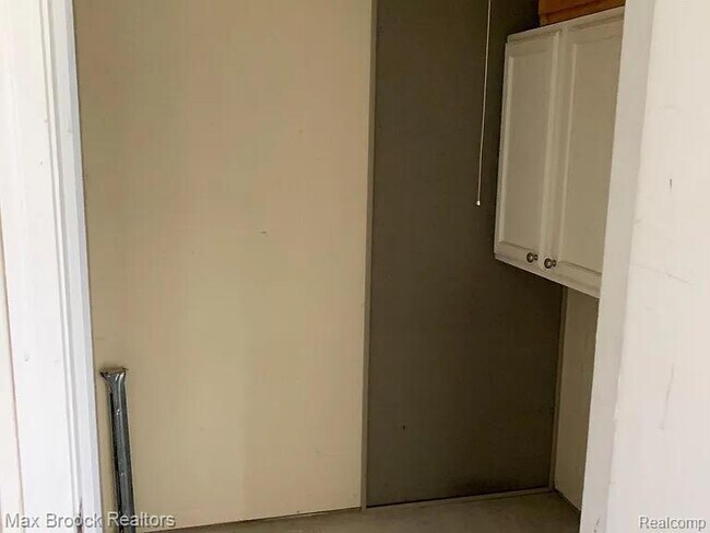 Building Photo - 42556 Plymouth Hollow Dr