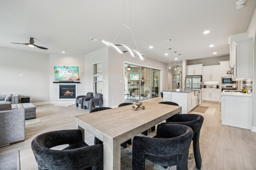 Building Photo - 4871 Lockwood Dr
