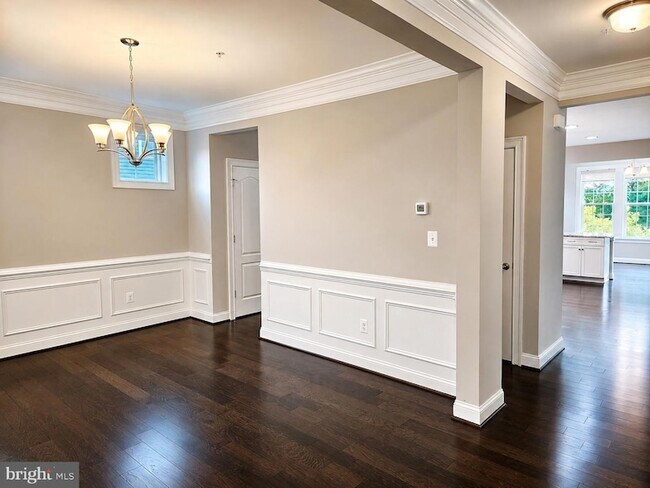 Building Photo - 3348 Burton Dr