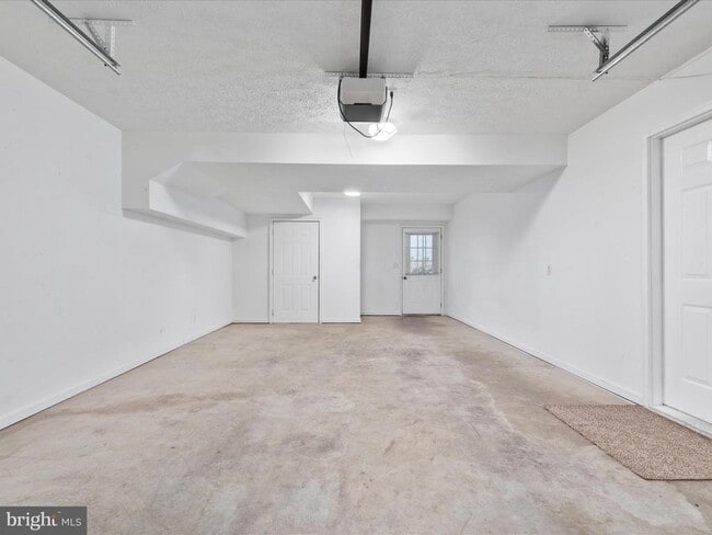 Building Photo - 111 Lighthouse Ln