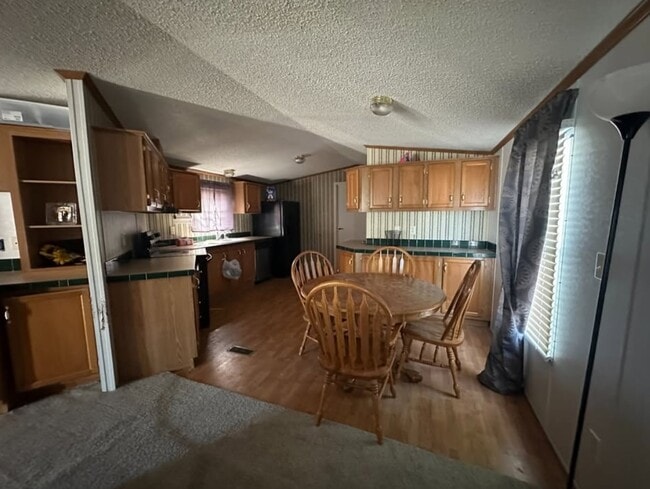 Building Photo - 5902 Ayers St