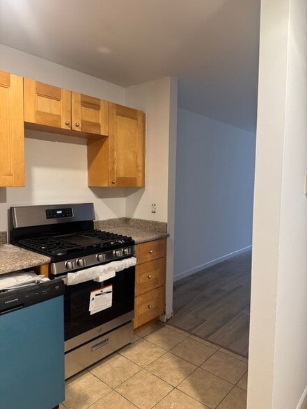 Building Photo - 15 Greenwich Ave