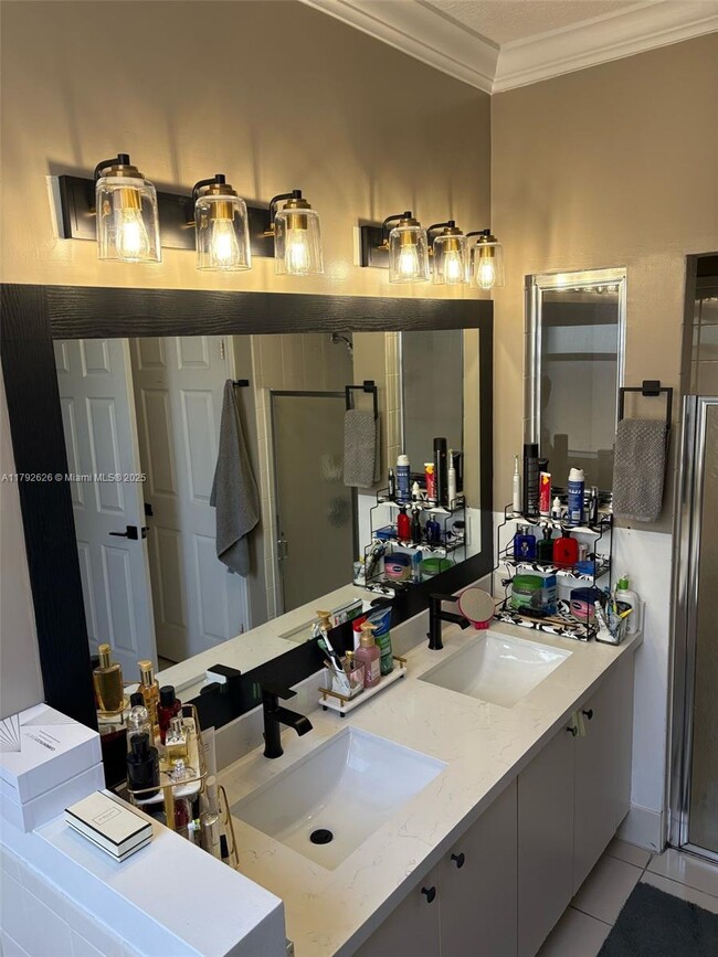 Building Photo - 14342 SW 159th Ct