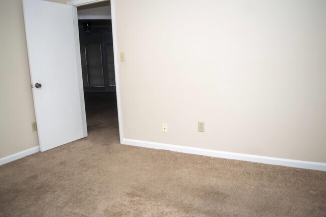 Building Photo - 1615 Woodmere Loop