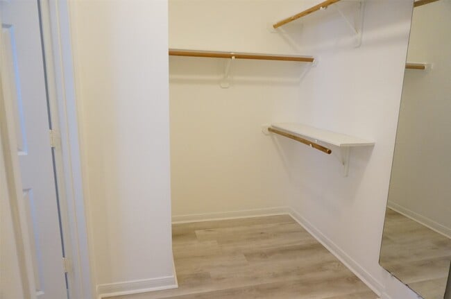 Building Photo - 4607 Forest Home Dr