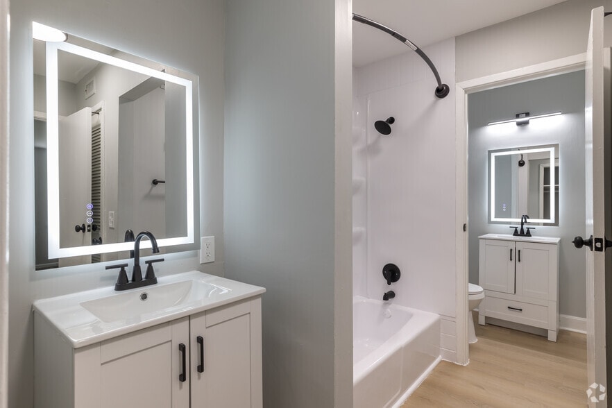 2BR, 1BA - 840SF - Shared Bathroom - Prime at Gardenside