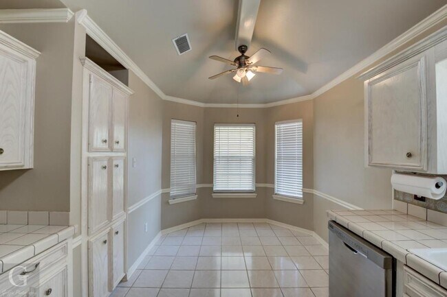 Building Photo - 5806 Hollyhock Ln