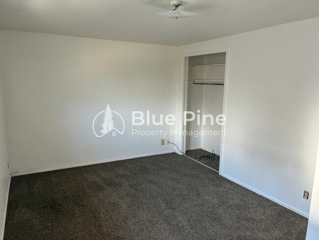Building Photo - 450 H St