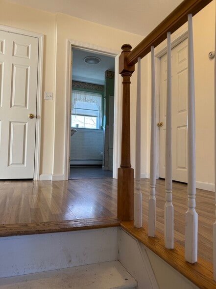 Building Photo - 298 Main St