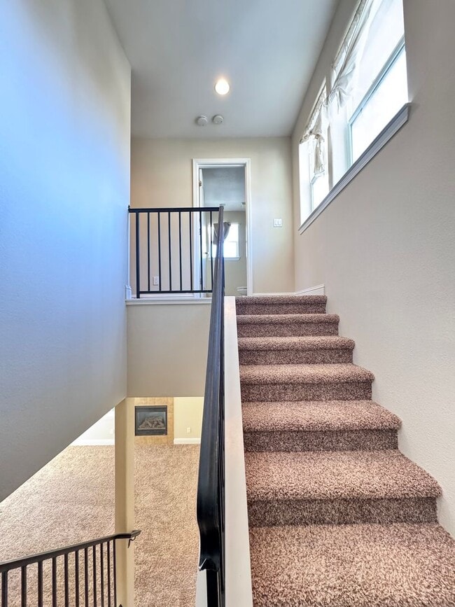 Building Photo - 215