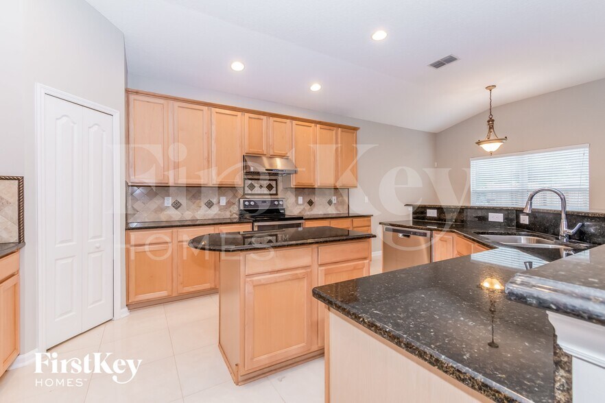 Building Photo - 2970 Thorncrest Dr