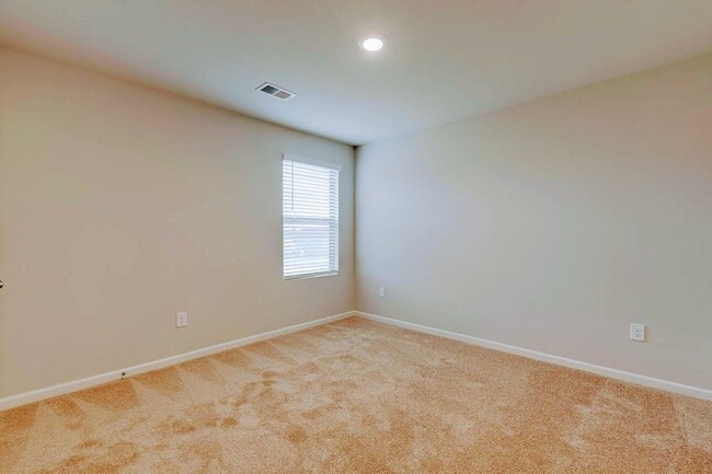 Building Photo - Beautiful Rental Home Features 5 Beds/3.5 ...