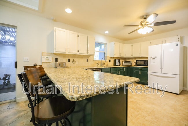Building Photo - 505 Beach Dr