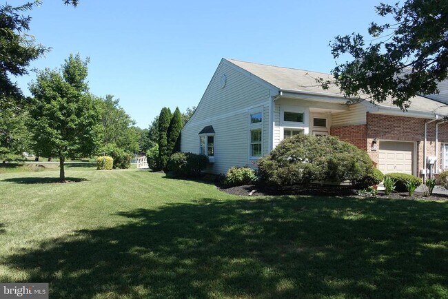 Building Photo - 6006 Bridgepointe Dr