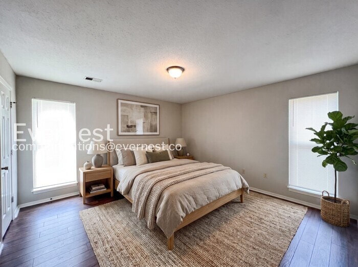 Building Photo - 10157 Riggan Dr