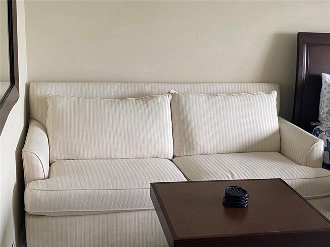 Building Photo - 880 Mandalay Ave