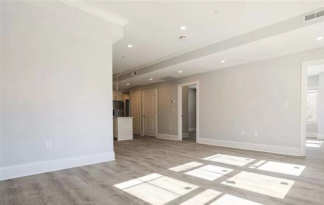 Building Photo - 124 Kenrick St