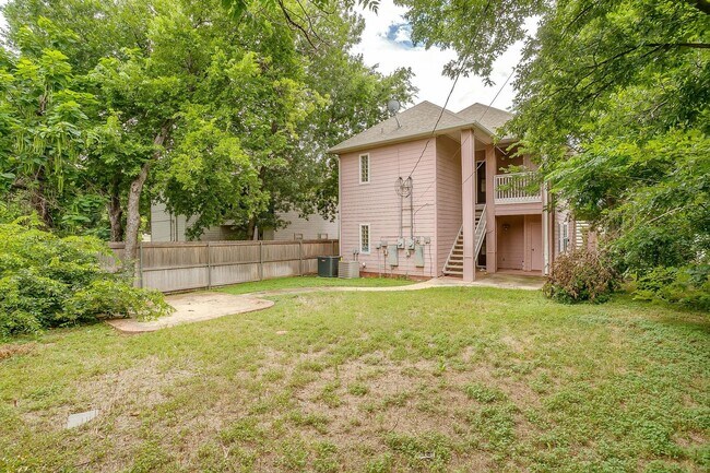 Building Photo - Wayside Duplex