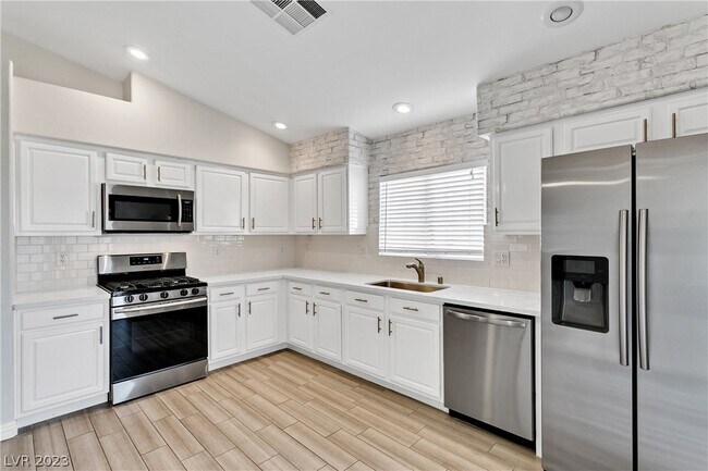 Building Photo - 5370 Cholla Cactus Ave