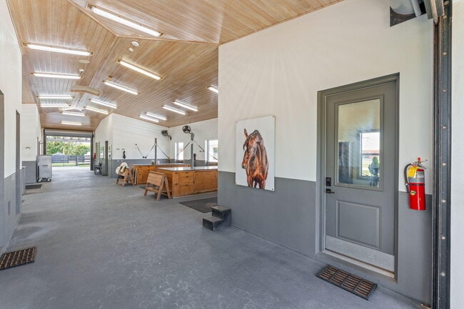 Building Photo - 13155 Southfields Rd