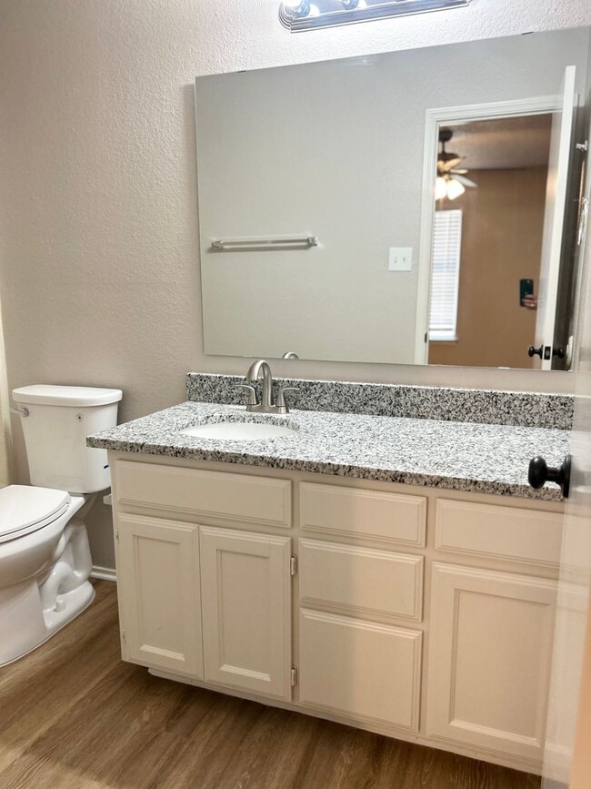 Building Photo - SPACIOUS 3/2/1 DUPLEX
