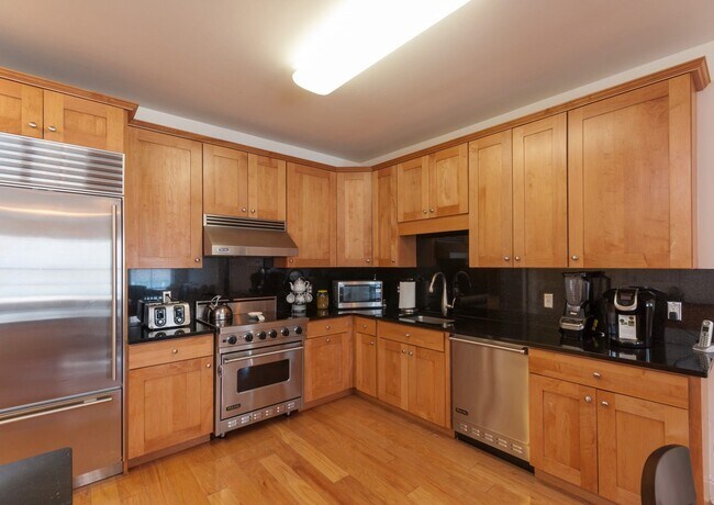 Building Photo - 20 Ave at Port Imperial