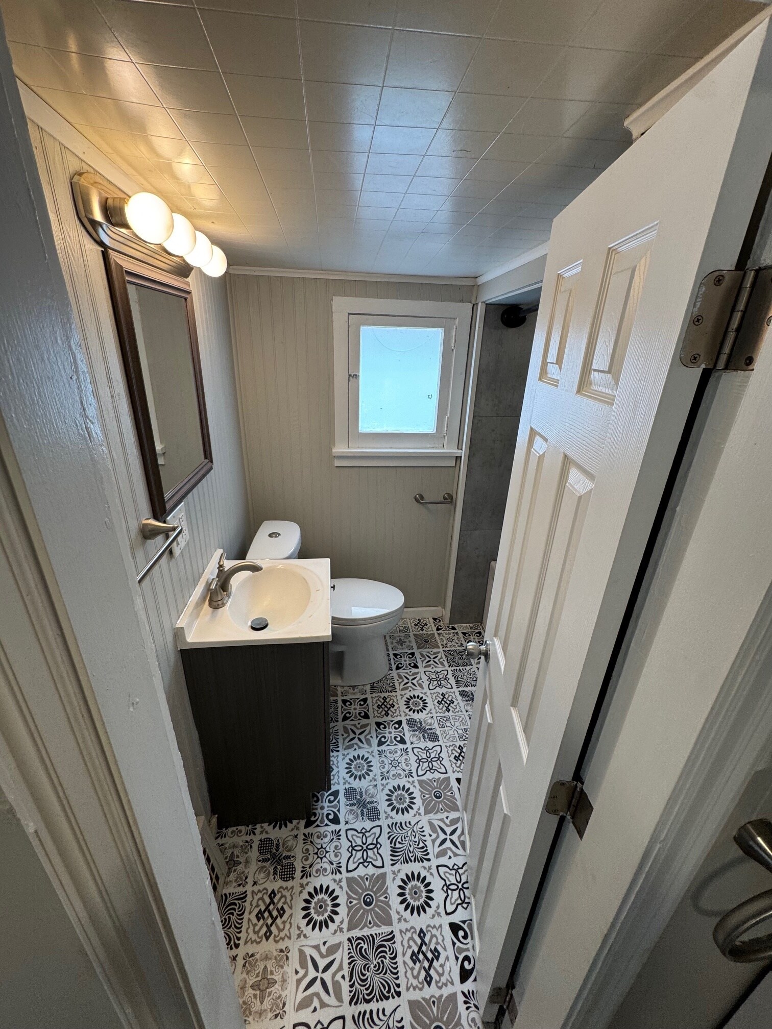 Bathroom - 1220 Moore St