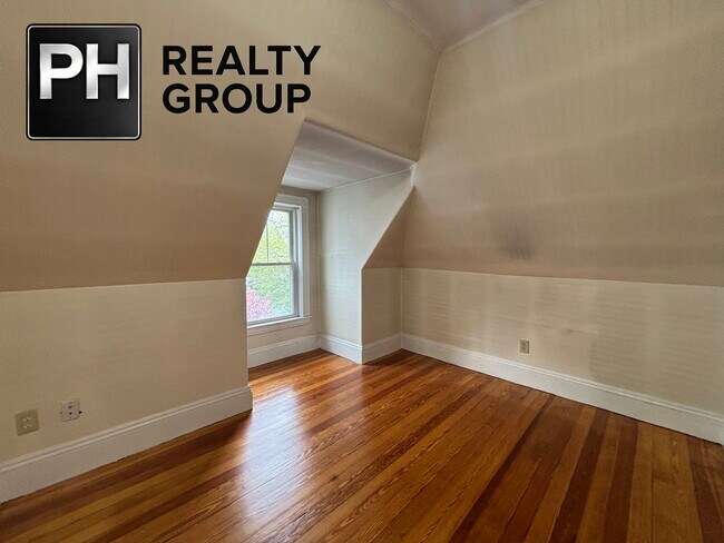 Building Photo - Park Road, Belmont, MA 02478 - 2 BR 1 BA triplex