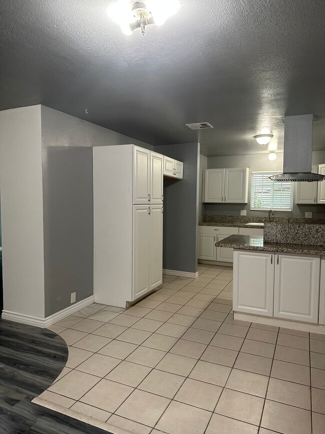 Building Photo - Luxurious 3-Bedroom Home with Detached Garage and New Updates in San Bernardino
