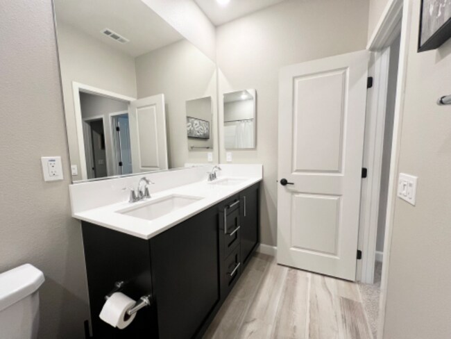 Building Photo - 1096 Delpy View Point