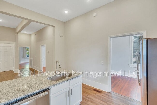 Building Photo - 309 W 33rd St