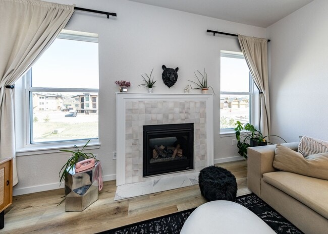 Building Photo - Beautiful Townhome Next to Nature on Westside