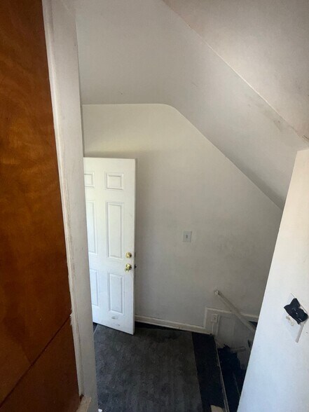 Building Photo - 2625 Seneca St
