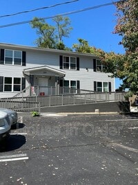 Building Photo - 307 8th Ave E