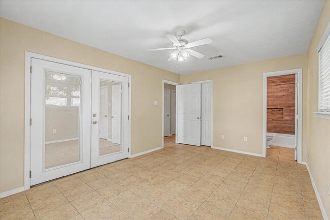 Building Photo - 827 Pickney Ave