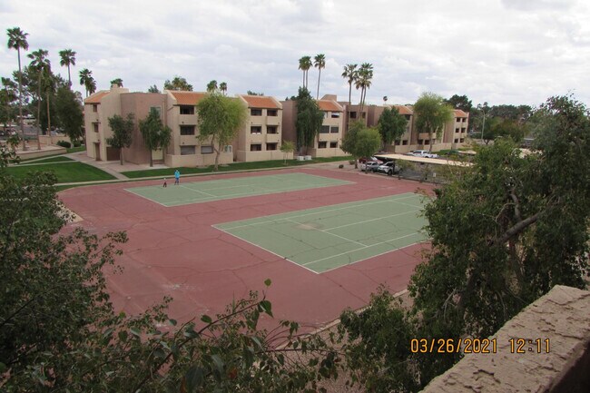 Building Photo - 540 N May