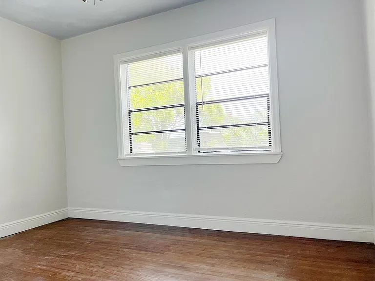 Building Photo - 811 Canterbury Ln