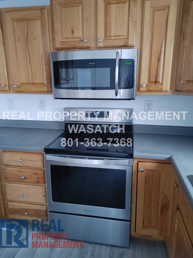 Building Photo - Take a Look at This 4 Bedroom 2 Bathroom H...