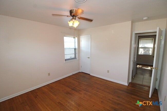 Building Photo - 2706 Live Oak Dr