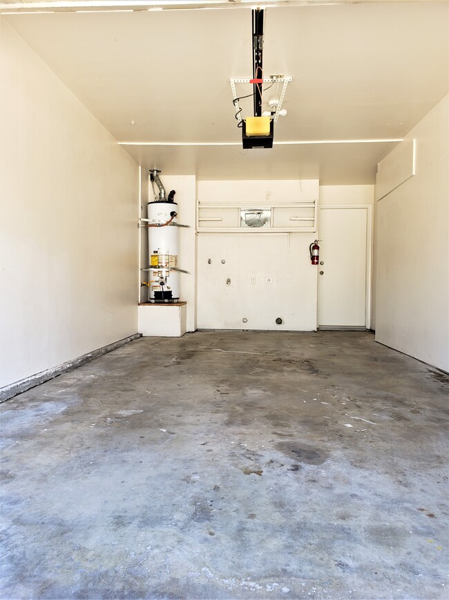 Garage with Laundry Hookups - 4617 N Charles Ave