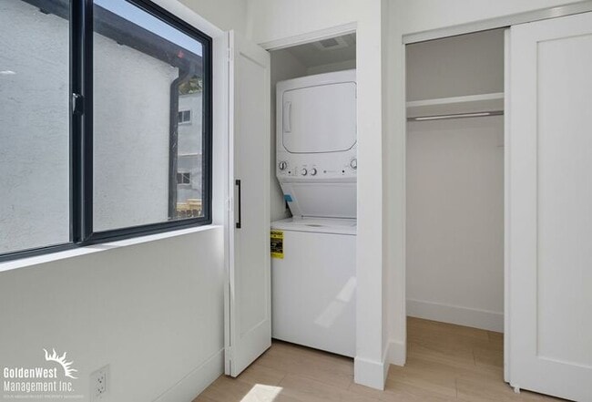 Building Photo - Newly Built Studio Apartment with Modern Kitchen & Stylish Finishes in San Diego!