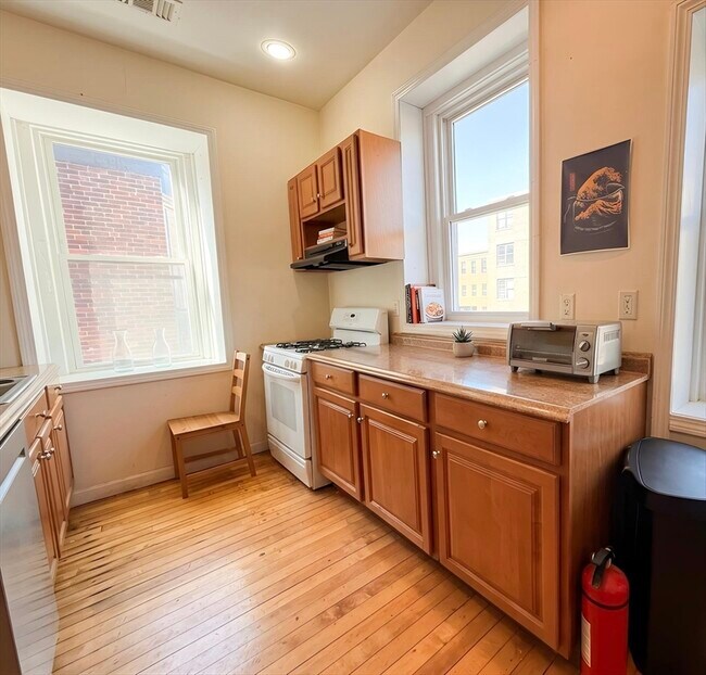 Building Photo - 11 Vancouver St