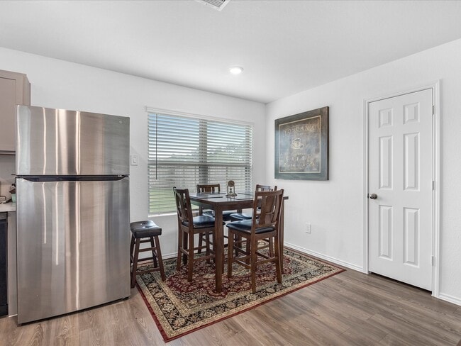 Building Photo - 1202 Silver Fir Ct