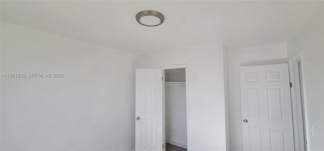 Building Photo - 111 SW 18th Ave